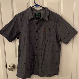 Hippy Tree men’s S charcoal gray button SS shirt with small print.